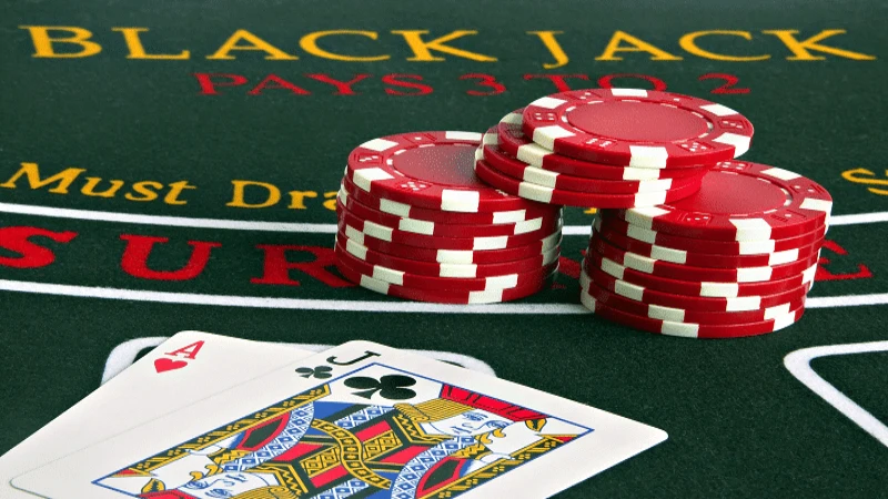 Blackjack là trò chơi bài phổ biến trong các sòng bạc trực tuyến