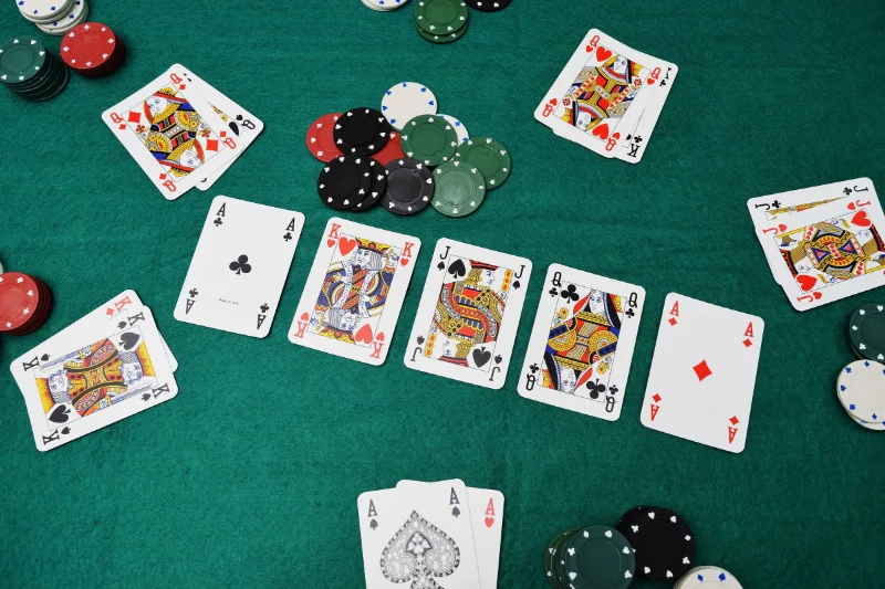Sảnh rồng poker là gì?
