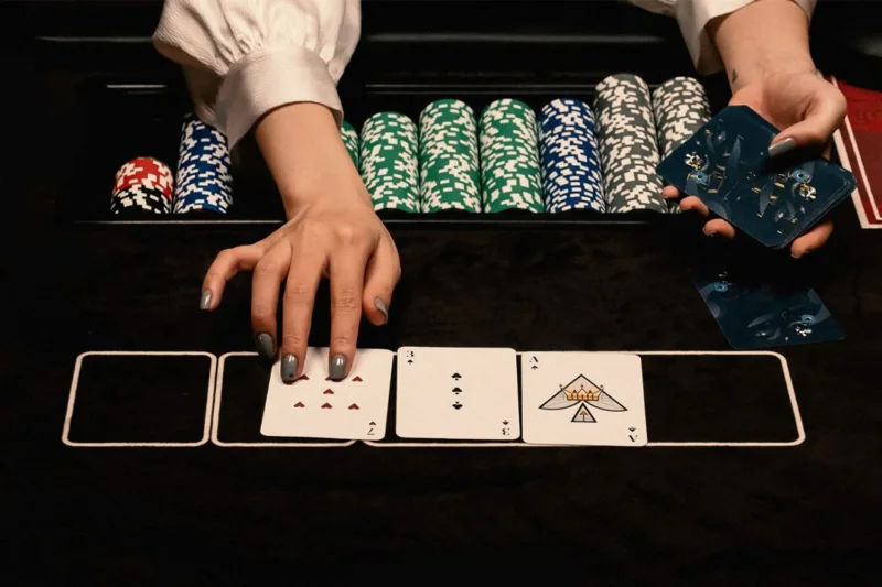 Các thuật ngữ và thứ hạng điểm khi chơi poker
