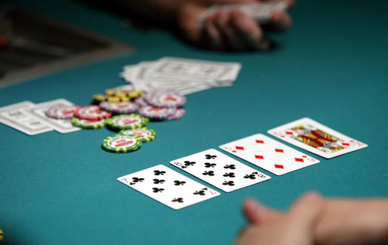 Chia sẻ bí kíp và mẹo chơi Poker dễ ăn cho anh em