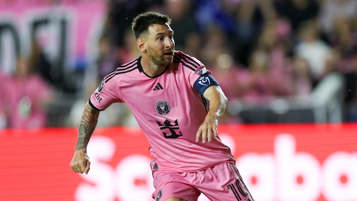 HLV Monterrey phá vỡ sự im lặng về cuộc đối đầu với Lionel Messi
